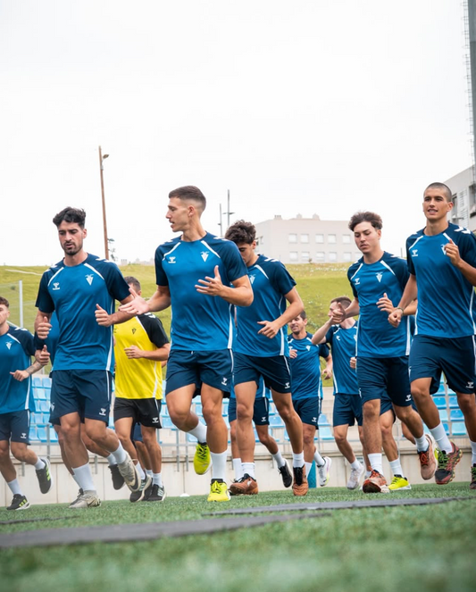 Samarreta d'entrenament CF Badalona 25/26 by hummel