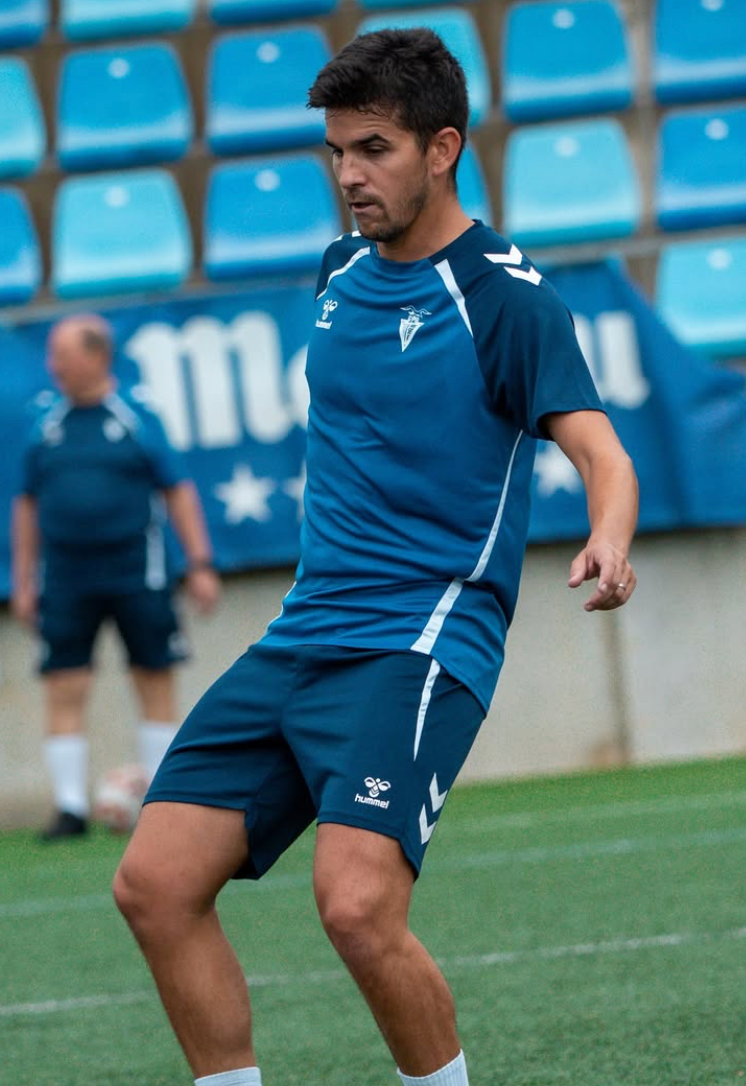 Samarreta d'entrenament CF Badalona 25/26 by hummel