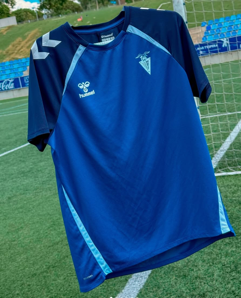Samarreta d'entrenament  CF Badalona 25/26 by hummel