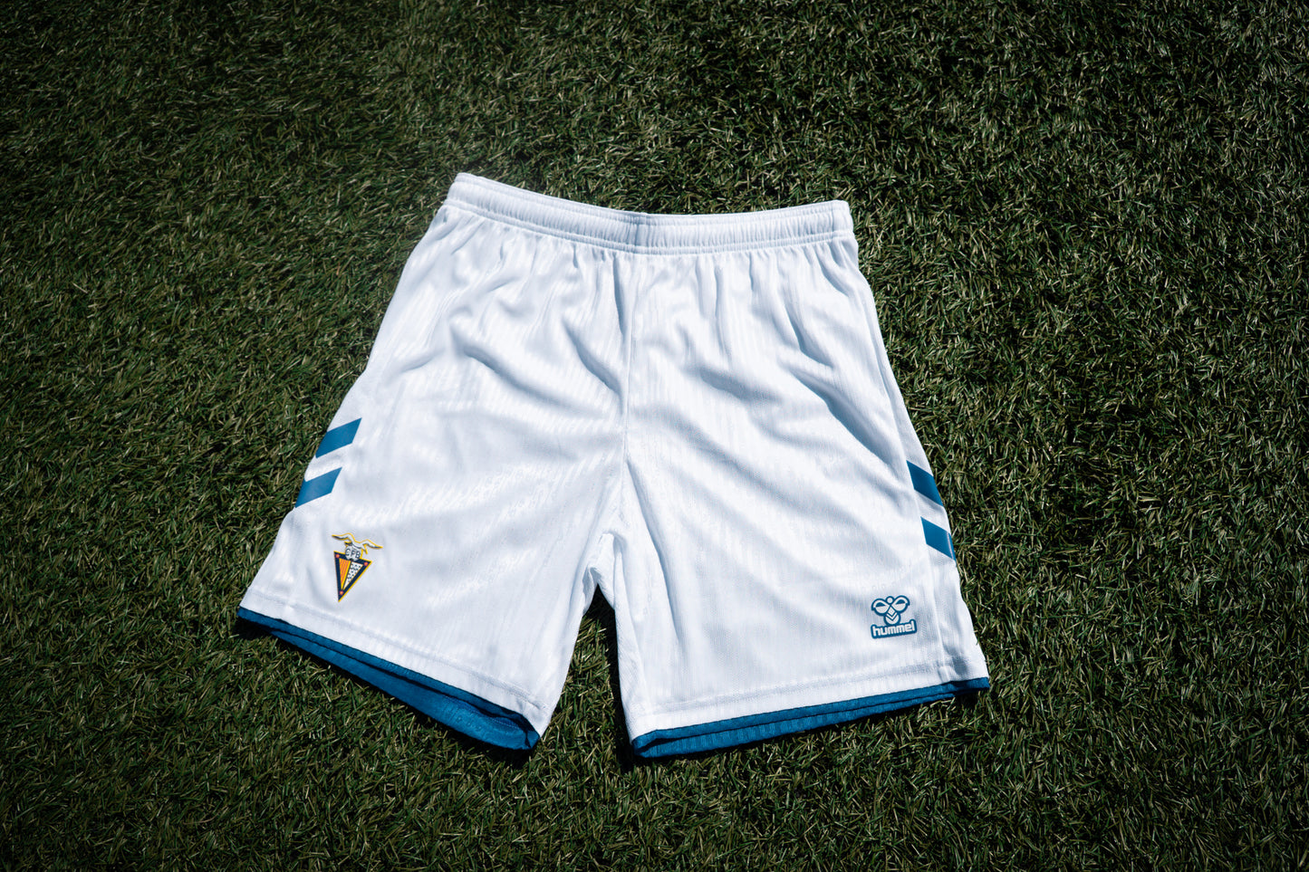 Pantaló primer equip CF Badalona 25/26 by hummel
